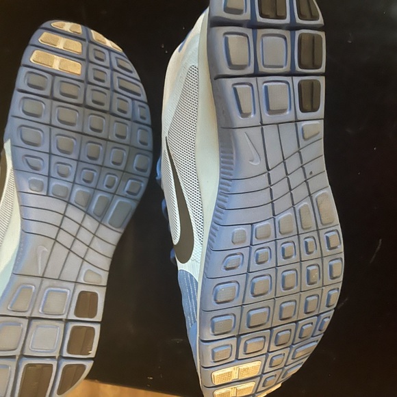 Women’s Nike Free Run 4.0 v3 - Like New! - Picture 3 of 4